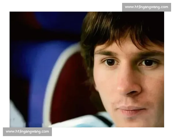 梅西萌娃力荐发带造型！长发飘逸成赛场新焦点